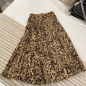 Pleated leopards skirt